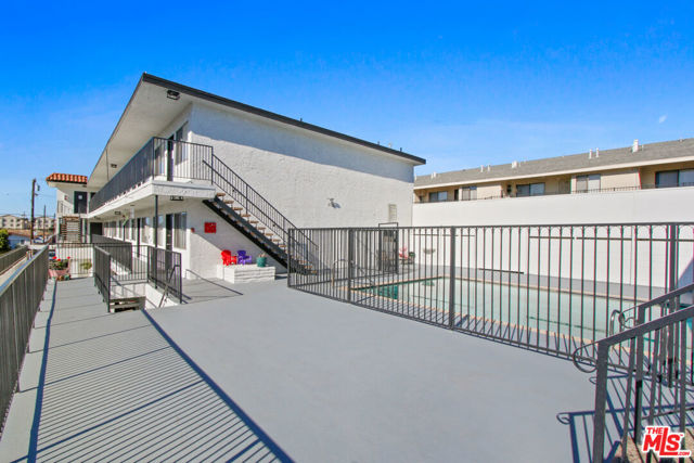 14110 Yukon Avenue, Hawthorne CA: https://media.crmls.org/mediaz/b11d3a45-12f1-4c9e-8a6f-8572b131968a.jpg