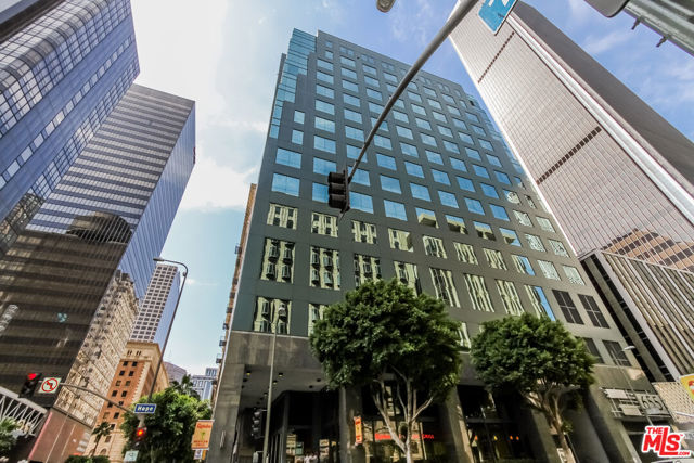655 S Hope Street, Los Angeles CA: https://media.crmls.org/mediaz/b11d79c6-4bf6-4edf-b3c6-0c1ea53f0bda.jpg