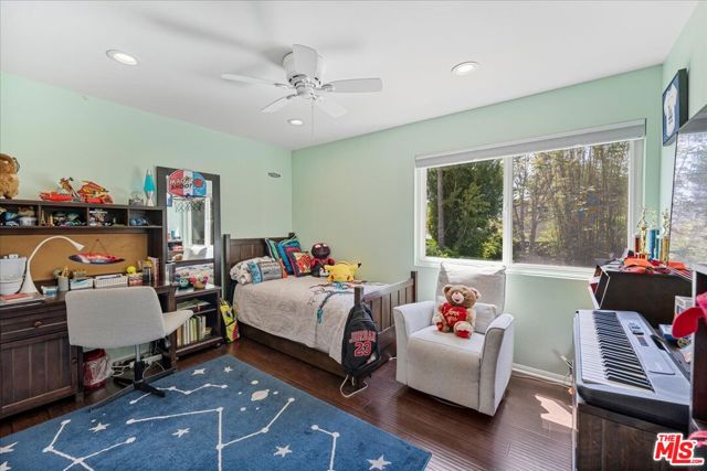12834 Landale Street, Studio City CA: https://media.crmls.org/mediaz/b11e0532-9cd4-44f1-a942-8415a68c0482.jpg
