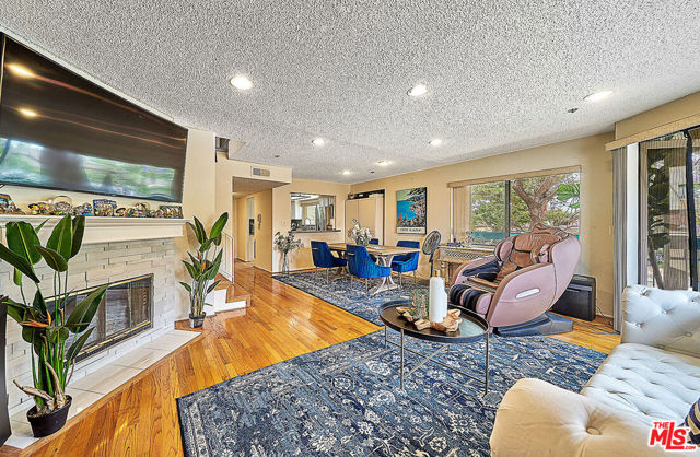 529 IVY Street, 1 photo 2