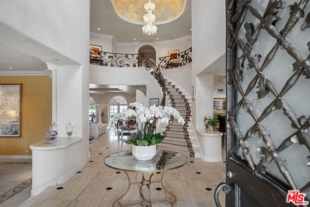 136 Georgina Avenue, Santa Monica CA: https://media.crmls.org/mediaz/b11e6062-b499-496b-a3d4-3b9c640cac8b.jpg