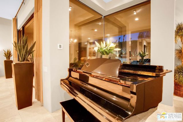 39700 Keenan Drive, Rancho Mirage CA: https://media.crmls.org/mediaz/b11e8688-073a-48cf-95a7-feed7d18f9f9.jpg