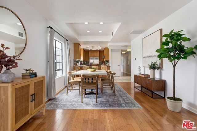 11827 Goshen Avenue, Los Angeles CA: https://media.crmls.org/mediaz/b11eaec6-c0e9-4440-be6d-2772c87bb65c.jpg