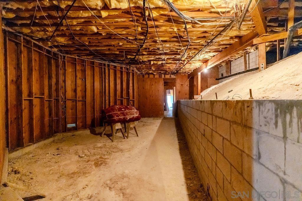 https://media.crmls.org/mediaz/b11ec239-fa97-4de2-8c4d-daa60326ba13.jpg?preset=X-Large