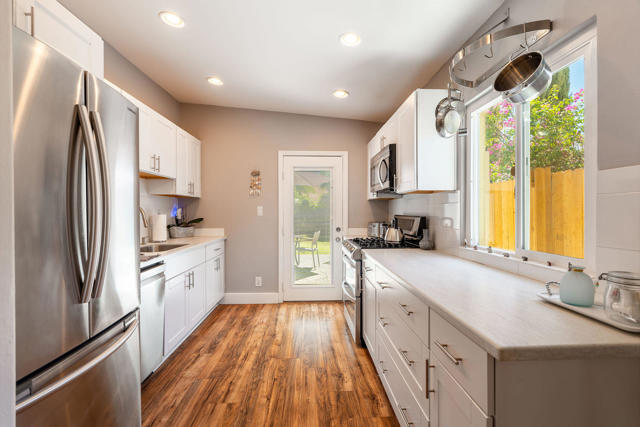 51864 Avenida Mendoza, La Quinta CA: https://media.crmls.org/mediaz/b11f2bea-5b08-40c6-9308-12a371f66064.jpg