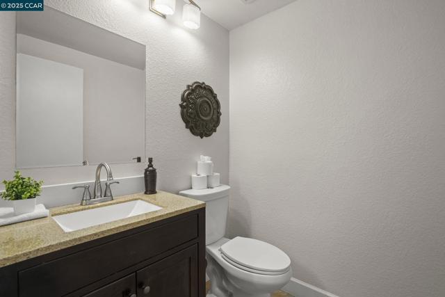 2132 Rock Pass Pl, Martinez CA: https://media.crmls.org/mediaz/b11f712b-154d-4104-ab5d-f93481867403.jpg