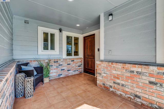 39478 Zacate Ave, Fremont CA: https://media.crmls.org/mediaz/b11f8654-b6cf-4391-822d-4ce50a12509d.jpg