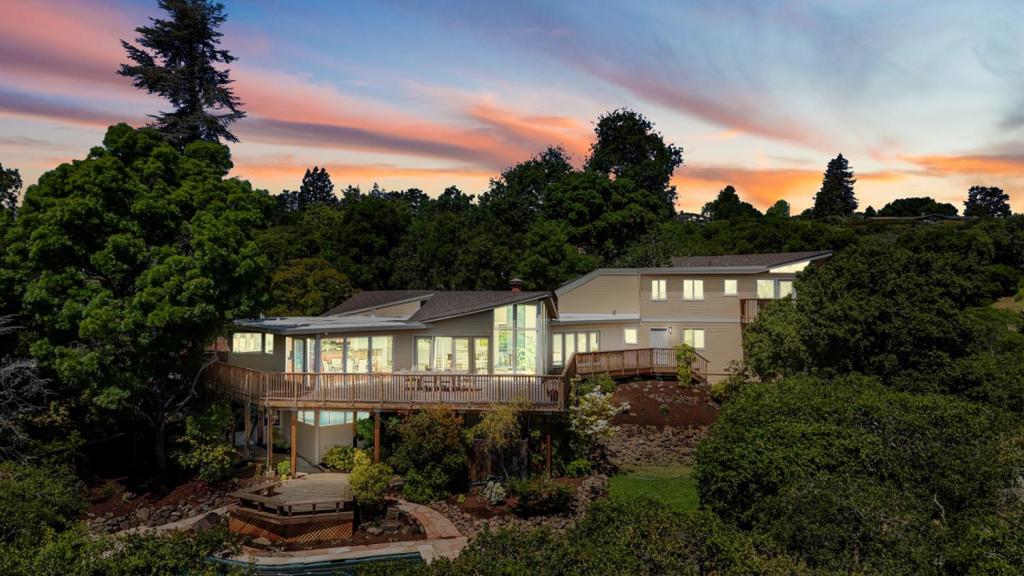 415 Golden Oak Drive