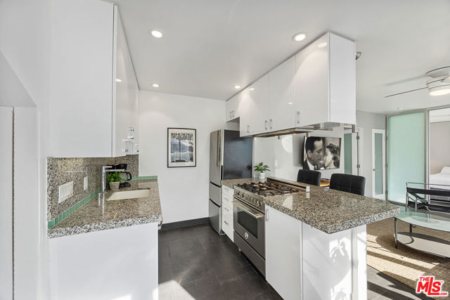 11 24th Avenue, Venice CA: https://media.crmls.org/mediaz/b1206034-c106-45a2-84f2-ad5414c4b61d.jpg