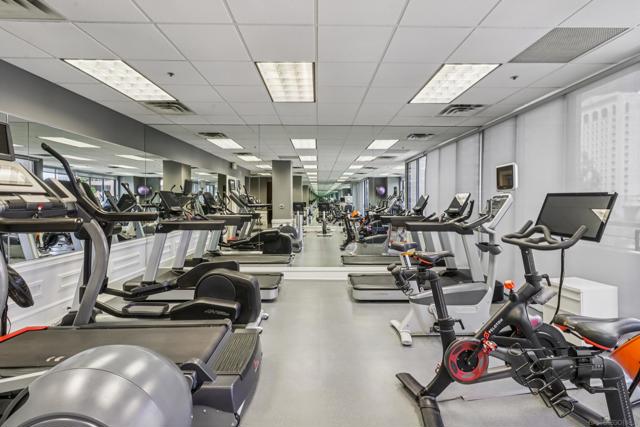 700 Front St, San Diego CA: https://media.crmls.org/mediaz/b1208f02-8174-4f08-8418-dbbb32596d49.jpg