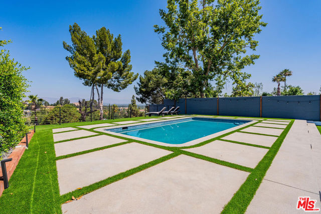 5835 Mcdonie Avenue, Woodland Hills CA: https://media.crmls.org/mediaz/b120e8c7-0f25-4acd-9e7f-270c9c6ea7af.jpg