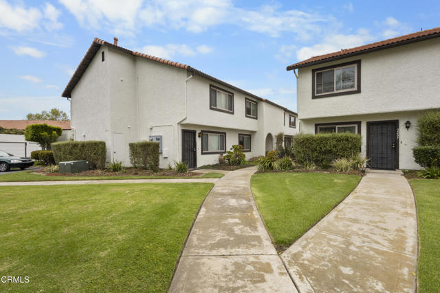 3235 Kelp Lane, Oxnard CA: https://media.crmls.org/mediaz/b120ea1f-436e-4e11-a061-90c890a4e829.jpg