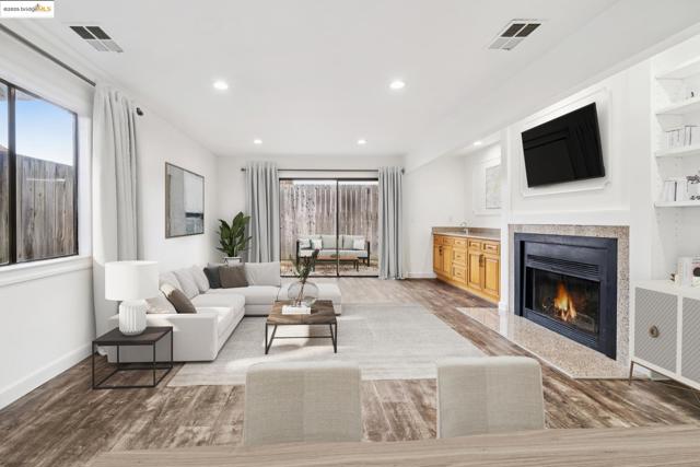 95 Mozden Ln, Pleasant Hill CA: https://media.crmls.org/mediaz/b1211bbf-9d69-4227-8a36-e22db5d667a3.jpg