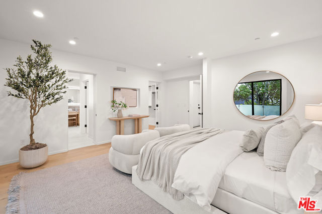 2530 Beverley Avenue, Santa Monica CA: https://media.crmls.org/mediaz/b1219d60-545e-4c6b-b087-9f22690f2f2f.jpg