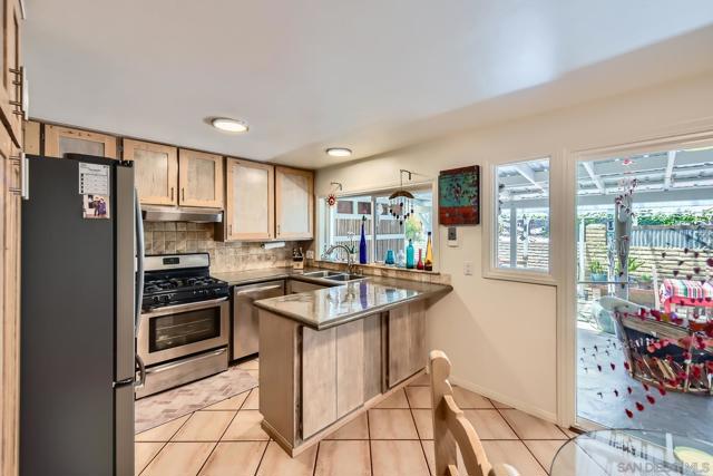 9373 GOYETTE PLACE, Santee CA: https://media.crmls.org/mediaz/b121db3a-0298-409f-bfd5-c8ce3af63241.jpg