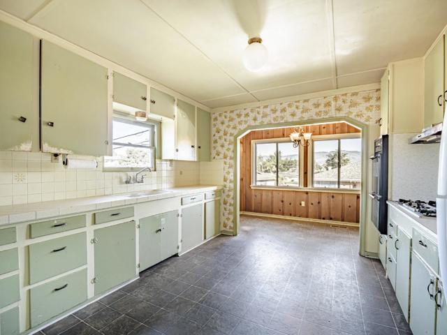 35 Sycamore Street, Watsonville CA: https://media.crmls.org/mediaz/b122164e-70eb-4312-9cc5-d9cc01f2b7a9.jpg