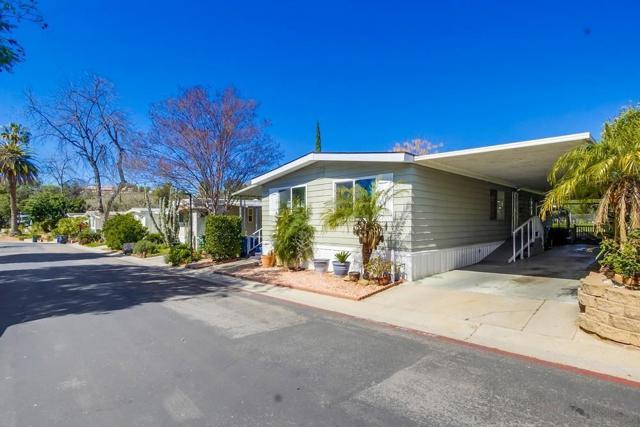 14215 Pecan Park Ln, El Cajon CA: https://media.crmls.org/mediaz/b122e3fb-3a33-4a44-8952-189527999e95.jpg