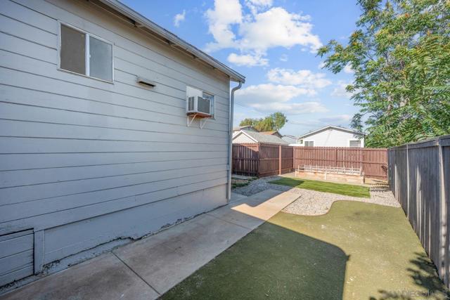 9920 22 River St, Lakeside CA: https://media.crmls.org/mediaz/b123c4ba-a898-490a-8221-d007156cee8d.jpg