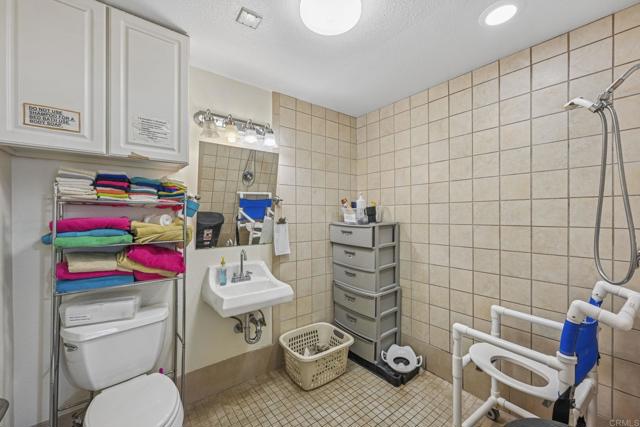 Detail Gallery Image 7 of 18 For 1382 Tobias Dr, Chula Vista,  CA 91911 - 3 Beds | 3 Baths