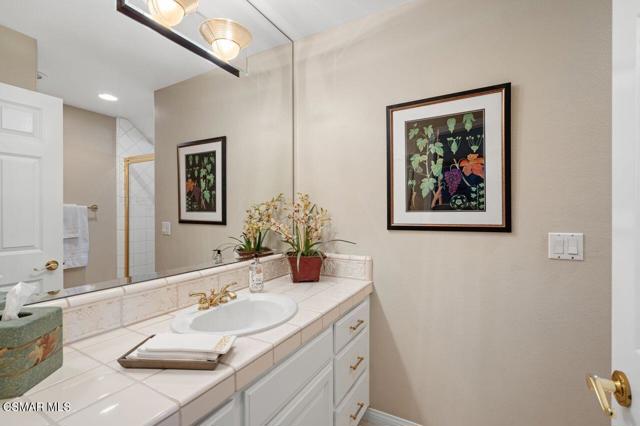 1706 Abbotsbury Street, Westlake Village CA: https://media.crmls.org/mediaz/b1240a46-02d1-45a5-9604-890945a30f26.jpg