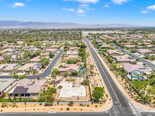 81025 Tranquility Drive, Indio CA: https://media.crmls.org/mediaz/b1245cab-688a-4bbc-9e31-3aa95aecadcb.jpg