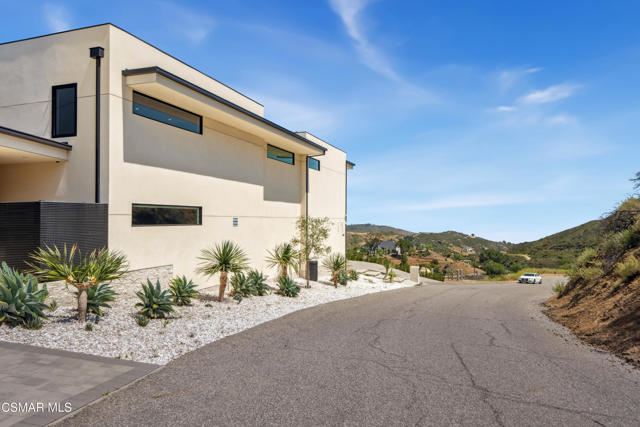 33433 Decker School Road, Malibu CA: https://media.crmls.org/mediaz/b1245d8d-98a0-4a0a-9835-ade2e56ab10a.jpg