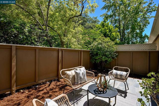 3209 Golden Rain Rd, Walnut Creek CA: https://media.crmls.org/mediaz/b12491c8-4a90-4791-8356-4f630281e0eb.jpg