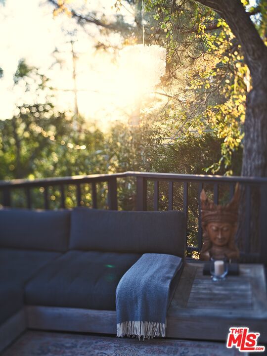 https://media.crmls.org/mediaz/b124b9c0-e38b-43ce-b981-b395fe9eeb2c.jpg?preset=X-Large