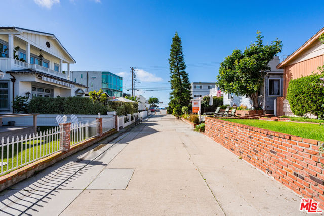 325 10th Street, Manhattan Beach, California 90266, ,Multi-Family,For Sale,10th,23294569