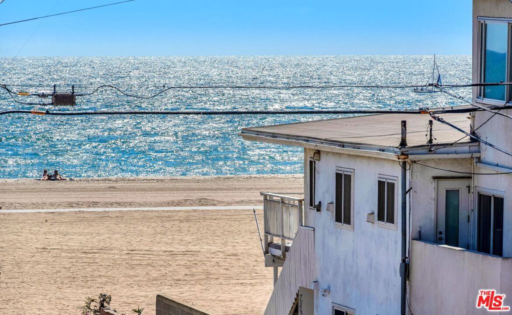 https://media.crmls.org/mediaz/b125490f-43bc-409d-86d5-9b9be5fa4cc1.jpg?preset=X-Large