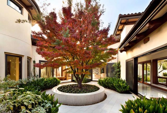 27500 La Vida Real, Los Altos Hills CA: https://media.crmls.org/mediaz/b125b63a-86fa-49e6-8420-d56c75b190aa.jpg