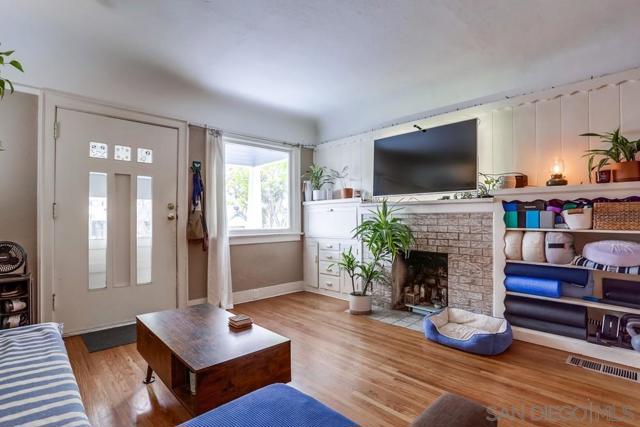 1914 1916 Fern Street, San Diego CA: https://media.crmls.org/mediaz/b125cc41-bf35-4b21-a4a0-7e7757233d8a.jpg