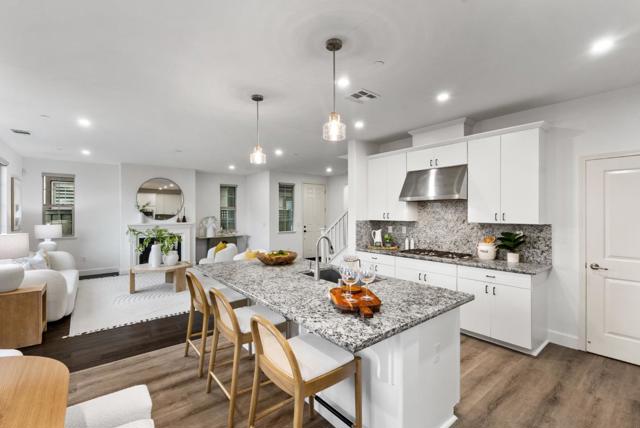 355 Crestview Circle, Daly City CA: https://media.crmls.org/mediaz/b12639d7-5ff9-416f-9fa6-b9b181620c63.jpg