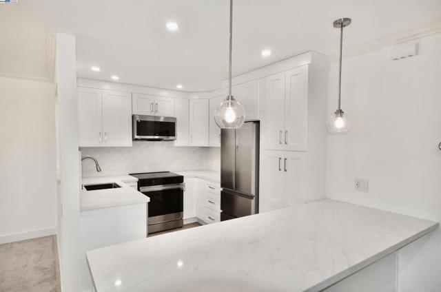 4033 Terra Granada Dr, Walnut Creek CA: https://media.crmls.org/mediaz/b1266998-874e-4b2c-8df1-a2c0cdcc5f89.jpg