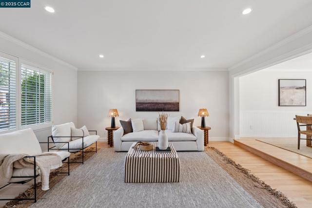 1826 Yolanda Circle, Clayton CA: https://media.crmls.org/mediaz/b1267084-73e8-41e4-a72c-8cbce7143772.jpg