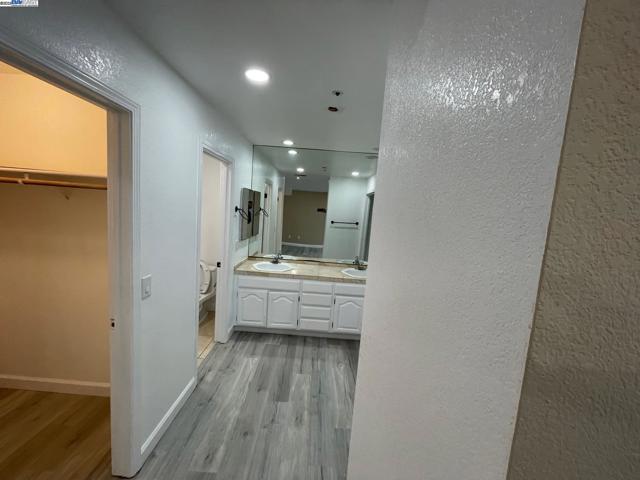 706 Widgeon St, Foster City CA: https://media.crmls.org/mediaz/b1269dd3-e6a9-4049-b6b4-598705b4b138.jpg