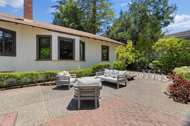 17 Oak Street, Los Altos CA: https://media.crmls.org/mediaz/b12745b5-63c4-44ac-b7cf-77cb5f0e2080.jpg