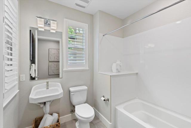 639 Cinnamon Circle, Mountain View CA: https://media.crmls.org/mediaz/b127465a-49c7-43ae-a24b-03ceb71af319.jpg