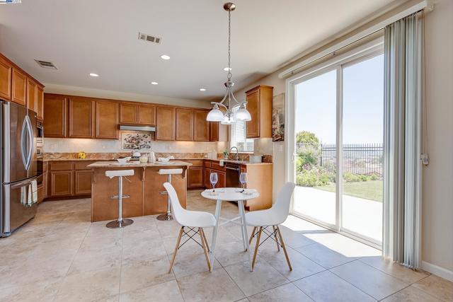 2528 AMANTEA WAY, Dublin CA: https://media.crmls.org/mediaz/b128d1f9-c4b6-43c6-b048-d4a4d9c6b94c.jpg
