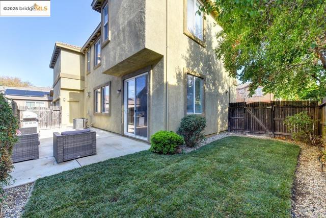 Image 20 of 43 For 390 Caravaggio Cir