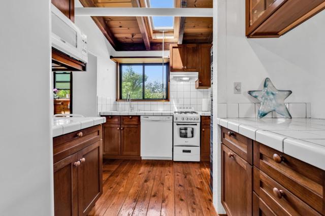 575 Dolores Avenue, Half Moon Bay CA: https://media.crmls.org/mediaz/b12a467f-521c-485f-839c-68248d1f983f.jpg
