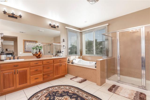 3438 Keystone Loop, Discovery Bay CA: https://media.crmls.org/mediaz/b12a4f7c-47ab-4c08-99c7-464943f3049a.jpg
