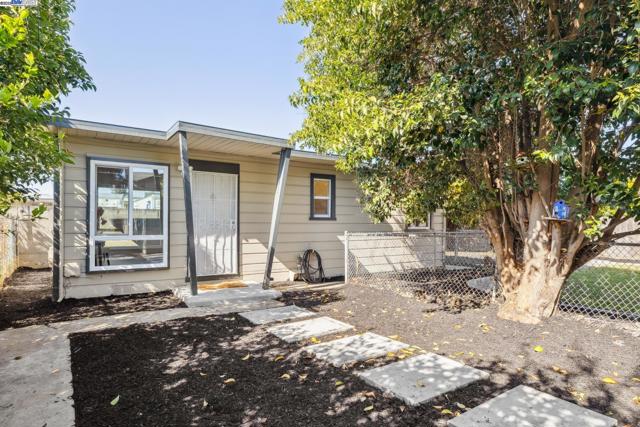 37107 Holly St, Fremont CA: https://media.crmls.org/mediaz/b12ba05a-3c8b-49c8-af63-81e5aa6d6ed9.jpg