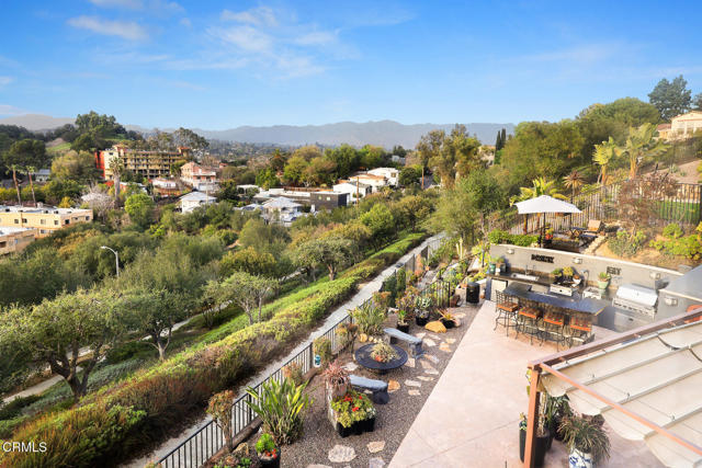 653 Milford Street, Los Angeles CA: https://media.crmls.org/mediaz/b12bcbb3-547f-4a29-9774-30c5c40f0301.jpg
