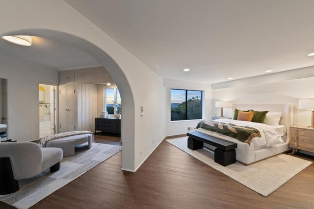 7520 Hillside Dr, La Jolla CA: https://media.crmls.org/mediaz/b12c54a5-8c7f-485b-9577-9a43ddb187c5.jpg