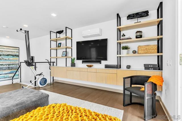 2460 Community Lane, San Diego CA: https://media.crmls.org/mediaz/b12cdaa2-90fe-45fe-83dd-4f1319a65723.jpg