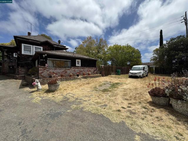 22490 Bayview Ave, Hayward CA: https://media.crmls.org/mediaz/b12d2a9a-f1f4-4324-9242-ea0fee182e89.jpg