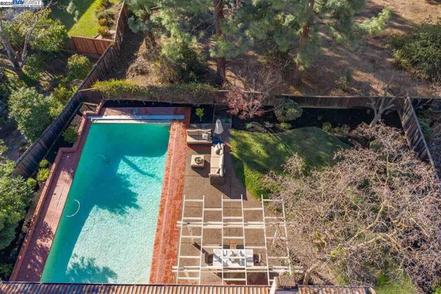 2673 Velvet Way, Walnut Creek CA: https://media.crmls.org/mediaz/b12d7d1f-188f-4391-8a2d-44786e65e4c7.jpg