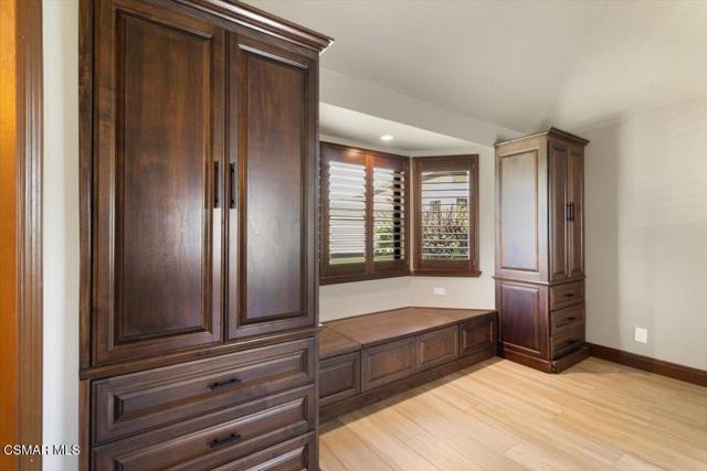 8445 Roseland Avenue, Moorpark CA: https://media.crmls.org/mediaz/b12d8345-89f2-474a-9e01-84578ec9fadc.jpg