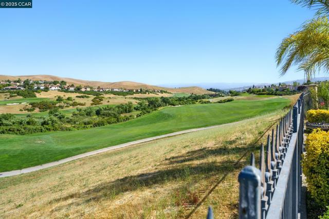 416 Ustilago Ct, San Ramon CA: https://media.crmls.org/mediaz/b12d8c7f-2c5a-46b8-8816-1f37bdfebb18.jpg